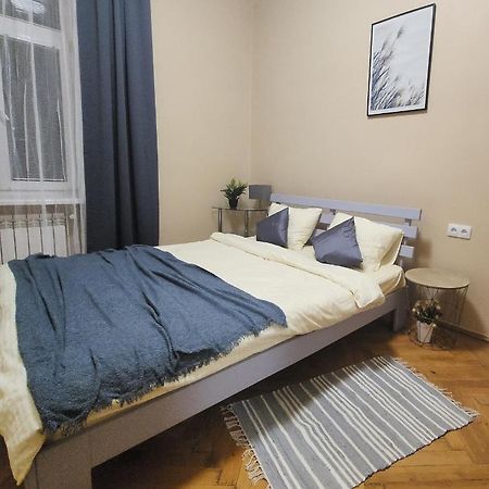 В Центрі М.Чернівці 2 Кімнатна Затишна Квартира. Zewnętrze zdjęcie