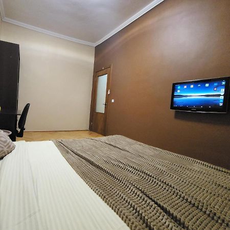 В Центрі М.Чернівці 2 Кімнатна Затишна Квартира. Zewnętrze zdjęcie