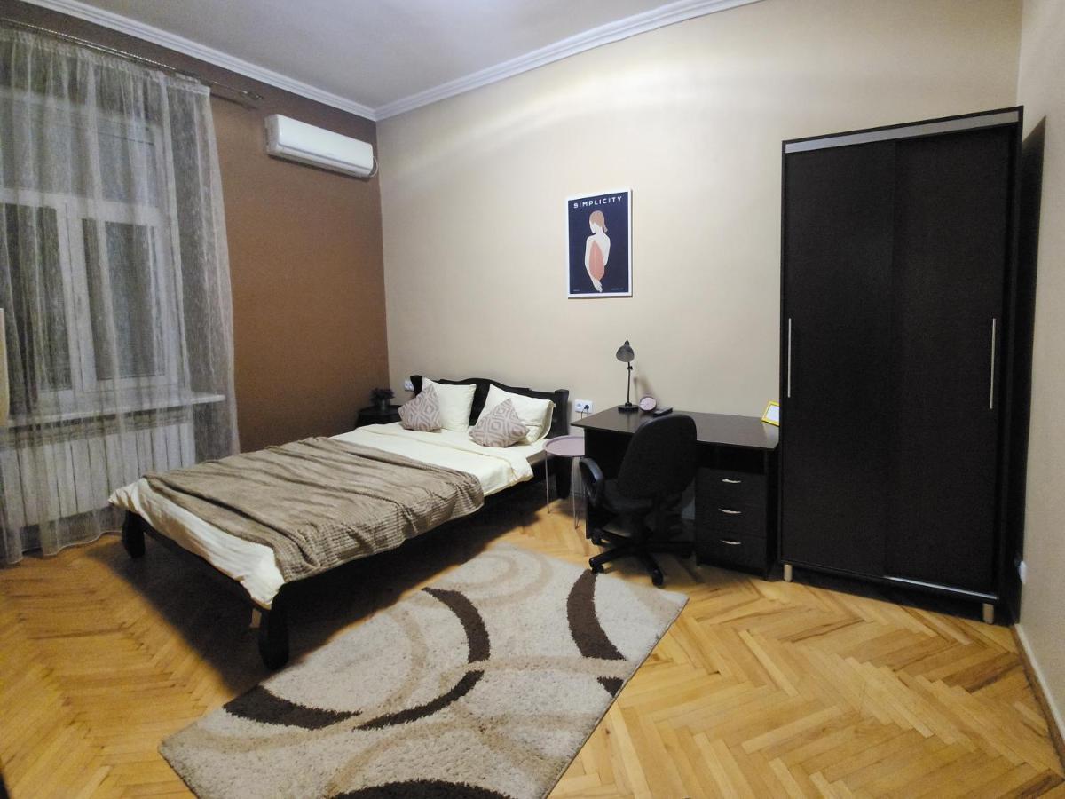 В Центрі М.Чернівці 2 Кімнатна Затишна Квартира. Zewnętrze zdjęcie